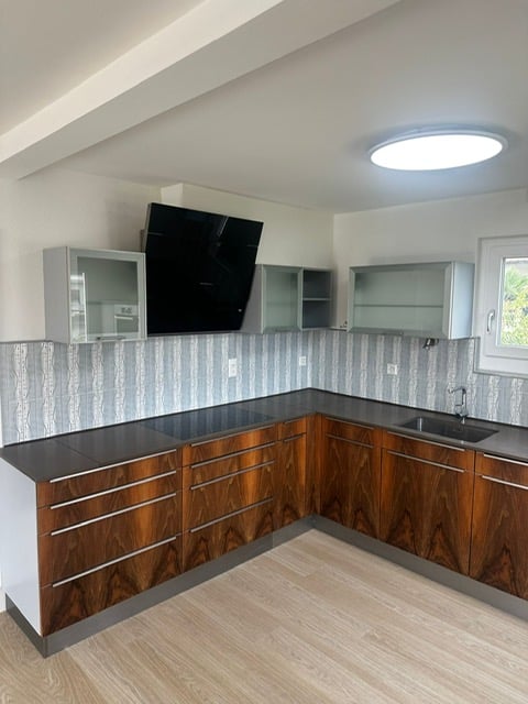 alleinstehendes EFH  1.5 Zi  mit herrlicher Aussicht und riesigem Garten 4