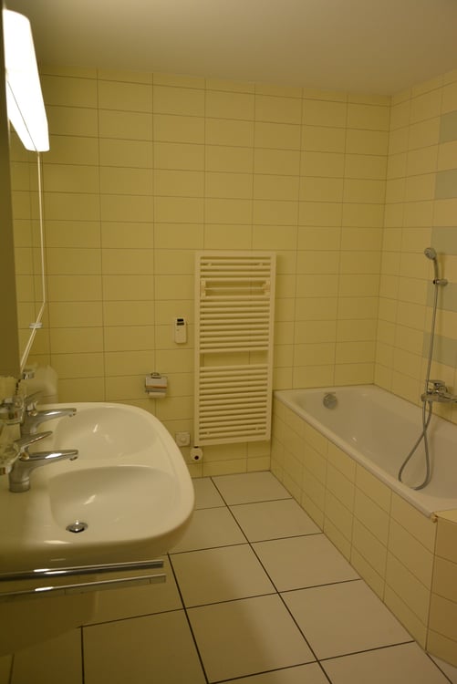 Heimelige Dachwohnung in nettem MFH 7