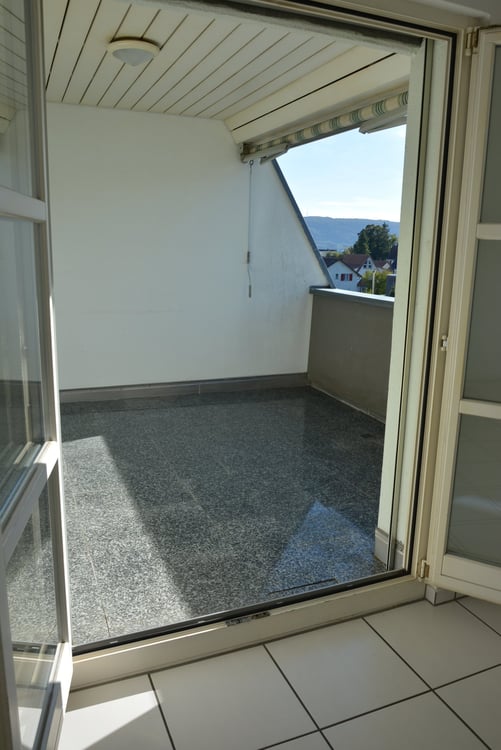 Heimelige Dachwohnung in nettem MFH 9