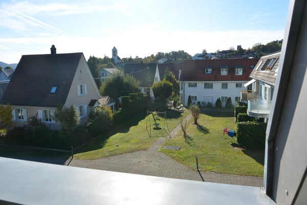 Heimelige Dachwohnung in nettem MFH 10