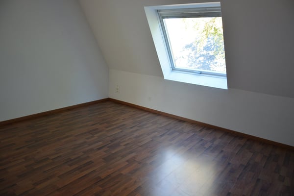 Heimelige Dachwohnung in nettem MFH 6