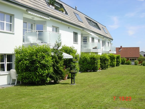 Heimelige Dachwohnung in nettem MFH 1