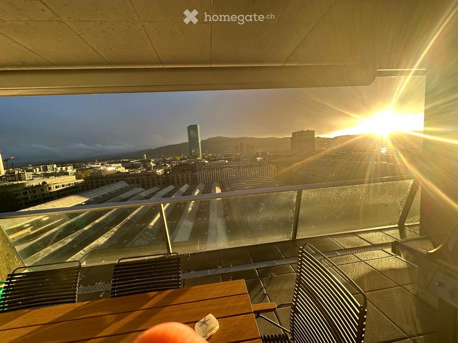 Bild Moderne 1.5-Zimmer-Wohnung mit atemberaubender Aussicht im Zürcher Kreis 5