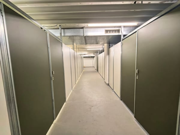 Gewerbe-Lager Units mit Rampe, Ladebrücke & Warenlift 1