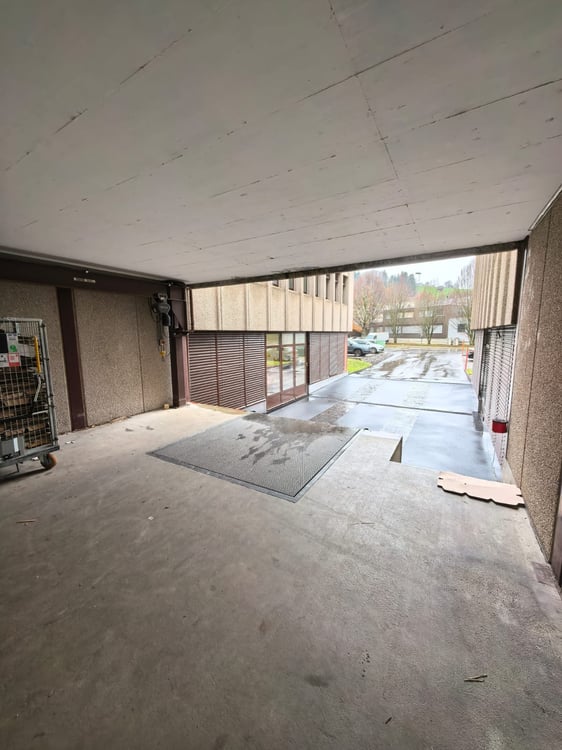 Gewerbe-Lager Units mit Rampe, Ladebrücke & Warenlift 19