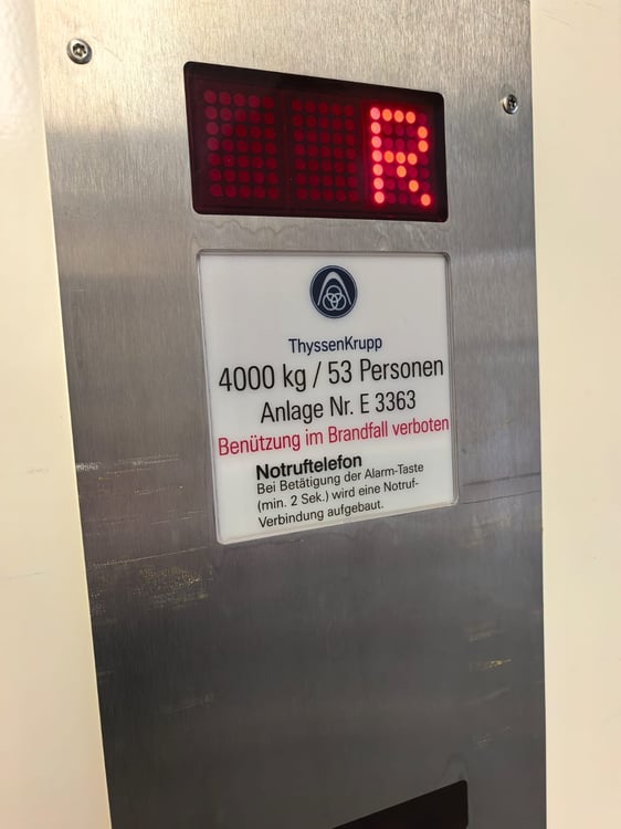 Gewerbe-Lager Units mit Rampe, Ladebrücke & Warenlift 16