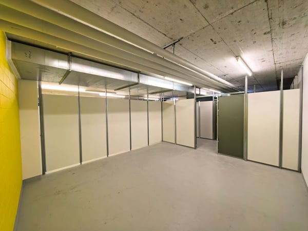 Gewerbe-Lager Units mit Rampe, Ladebrücke & Warenlift 10