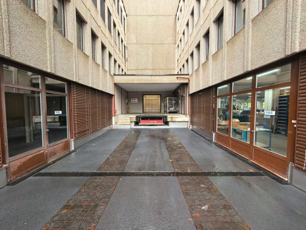 Gewerbe-Lager Units mit Rampe, Ladebrücke & Warenlift 21