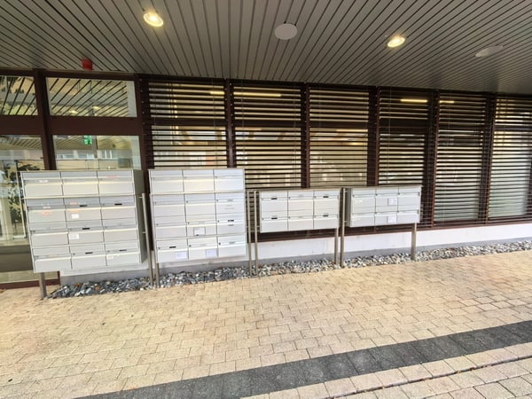 Gewerbe-Lager Units mit Rampe, Ladebrücke & Warenlift 22