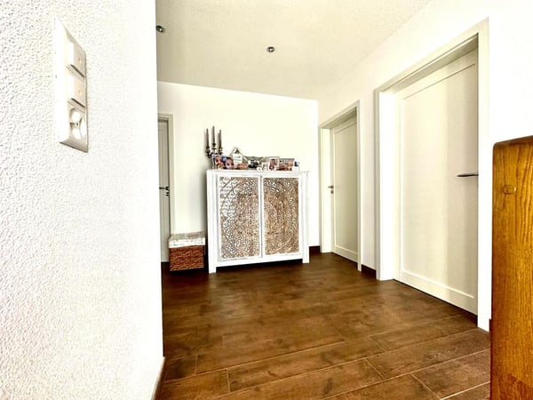 Modernes 2.5-Zimmer-Einfamilienhaus mit Garten in Birrhard 9