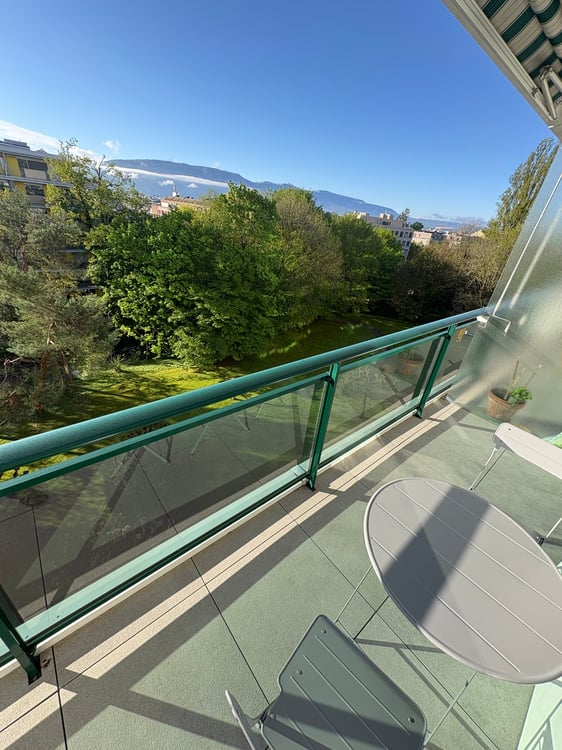 1-room apartment with balcony and shared rooftop pool 8