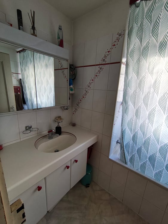 Befristetes älteres Einfamilienhaus mit Kamin und Garten in Zürich Seebach 4