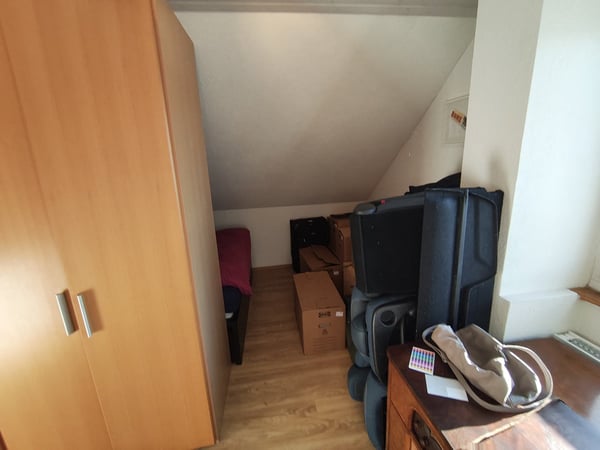 Befristetes älteres Einfamilienhaus mit Kamin und Garten in Zürich Seebach 9