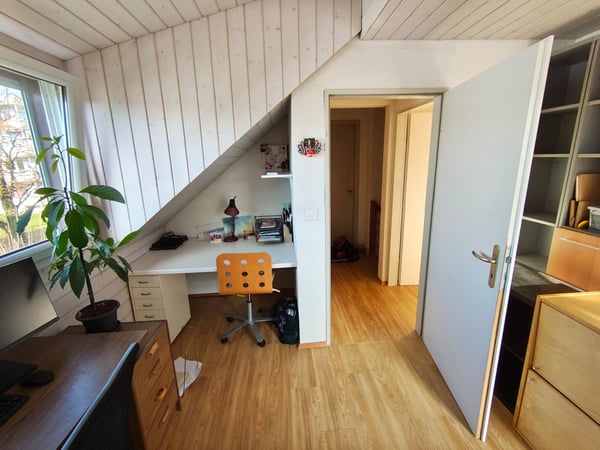 Befristetes älteres Einfamilienhaus mit Kamin und Garten in Zürich Seebach 8