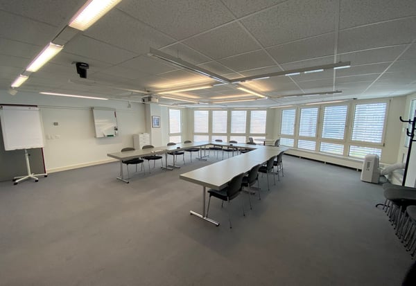 Helle Büroräume zur Untermiete an zentraler und verkehrsgünstiger Lage in Schlieren 6