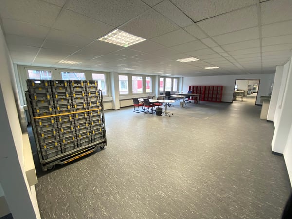 Helle Büroräume zur Untermiete an zentraler und verkehrsgünstiger Lage in Schlieren 5