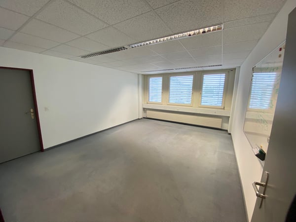 Helle Büroräume zur Untermiete an zentraler und verkehrsgünstiger Lage in Schlieren 3