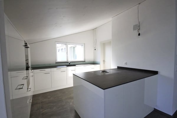 Luxuriöse 1.5 Zimmer Attika-Wohnung in 3-Familienhaus an sonniger Südhanglage 7
