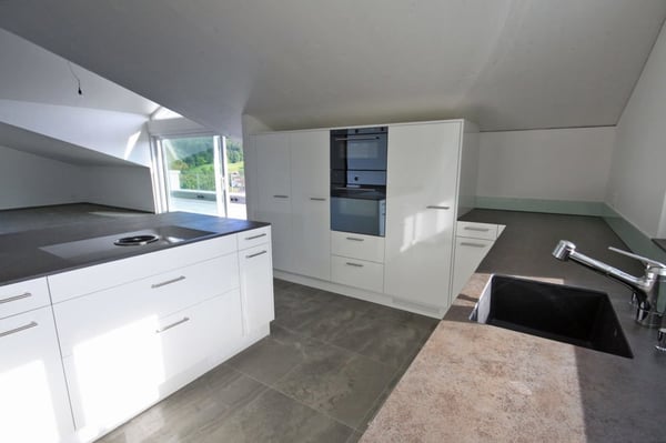 Luxuriöse 1.5 Zimmer Attika-Wohnung in 3-Familienhaus an sonniger Südhanglage 3