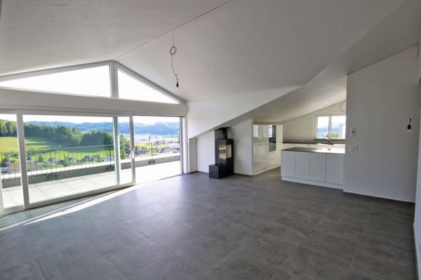 Luxuriöse 1.5 Zimmer Attika-Wohnung in 3-Familienhaus an sonniger Südhanglage 1