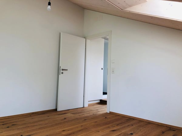 Maisonette Wohnung mit Aussicht und grosszügigem Umschwung - Erstvermietung 13