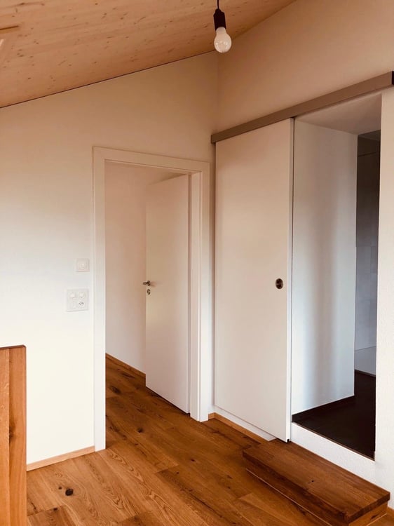 Maisonette Wohnung mit Aussicht und grosszügigem Umschwung - Erstvermietung 10