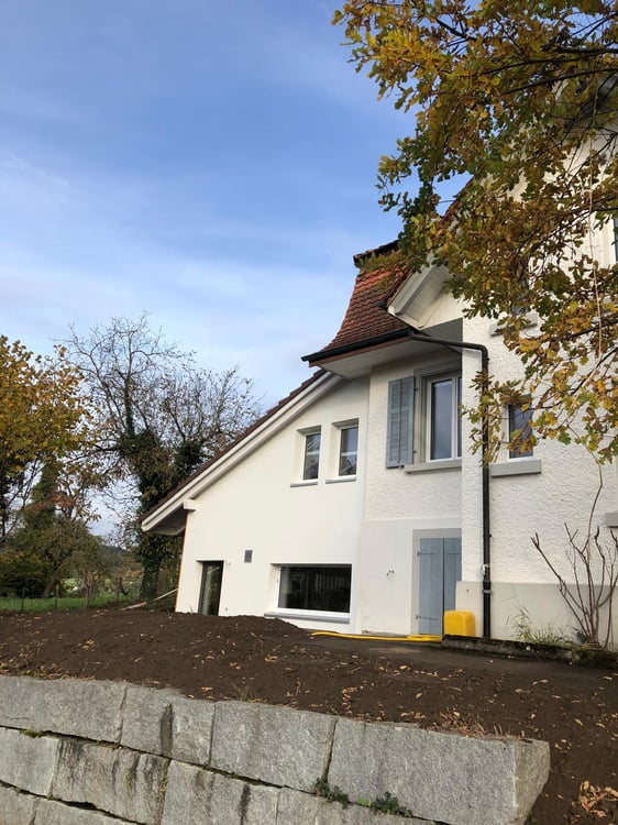 Maisonette Wohnung mit Aussicht und grosszügigem Umschwung - Erstvermietung 2