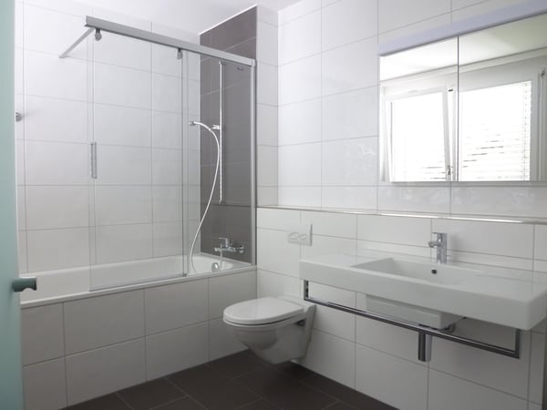 MODERNER BLICK INS GRÜNE 10