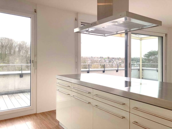 Sonnige 1.5-Zimmer Attikawohnung mit Weitblick in Bottmingen, inkl. zwei Aussenparkplätzen und NK 3