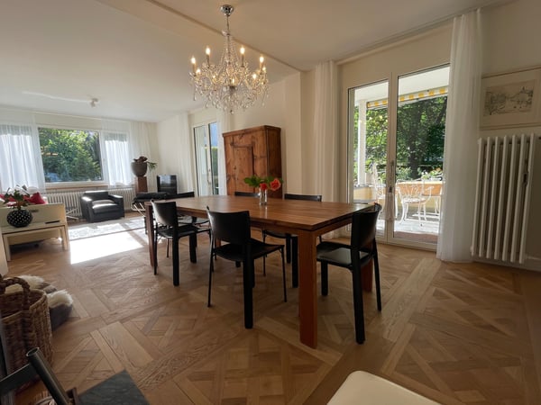 Exklusive 1.5-Zimmer-Wohnung in ruhigem Park und mitten in Chur 2