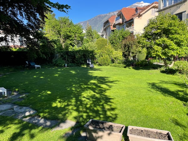 Exklusive 1.5-Zimmer-Wohnung in ruhigem Park und mitten in Chur 1