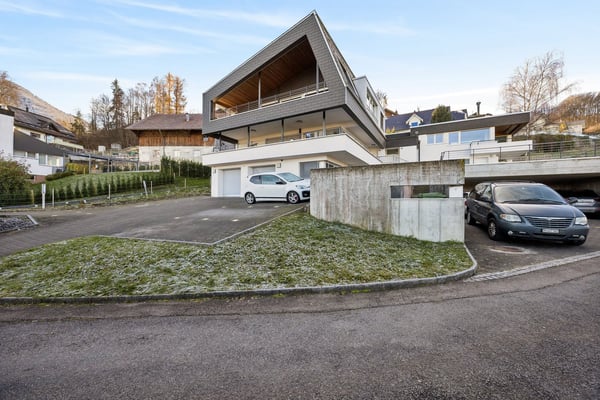 Gepflegte 1.5-Zimmer-Wohnung mit grosser Terrasse und Fernsicht in Siebnen