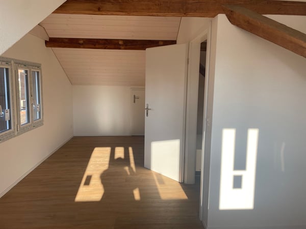 Charmante 1.5-Zimmer-Maisonette-Wohnung in historischem Gebäude 12