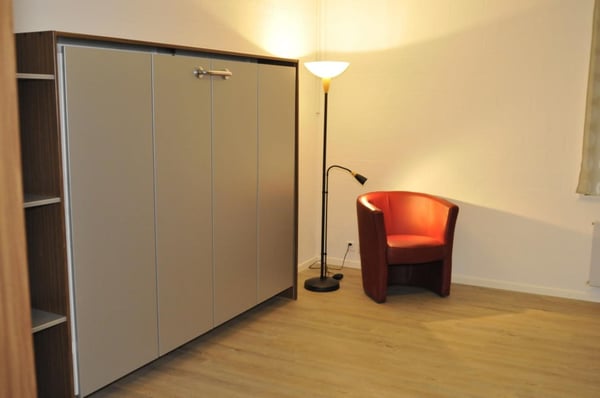 Neu renoviertes möbliertes Studio mit eigener Küche und eigenem Badezimmer (Dusche) 2