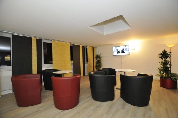 Neu renoviertes möbliertes Studio mit eigener Küche und eigenem Badezimmer (Dusche) 3