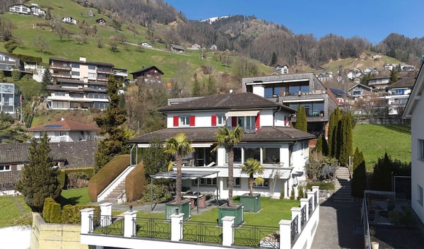 Traumhaftes Einfamilienhaus mit viel Umschwung und Seesicht 11