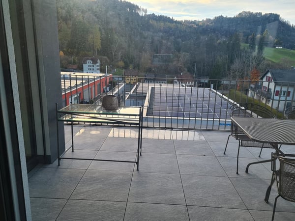 Moderne 1.5-Zimmer-Büroräume mit Berg- und Seeblick in Schindellegi 2