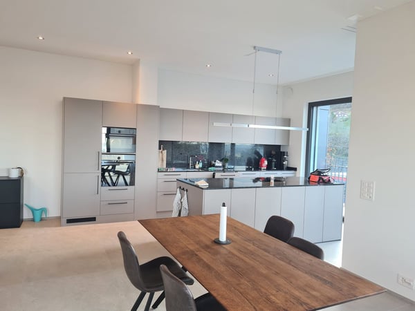 Moderne 1.5-Zimmer-Büroräume mit Berg- und Seeblick in Schindellegi 3