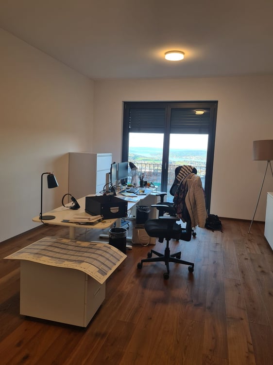 Moderne 1.5-Zimmer-Büroräume mit Berg- und Seeblick in Schindellegi 9