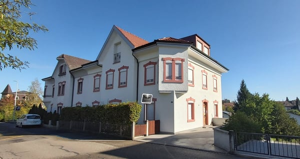 Wohnen als Erlebnis - Grosszügige 1.5-Zimmer-Dachwohnung auf dem Kapuzinerberg zu vermieten 2