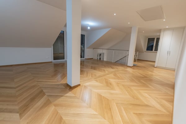 Wohnen als Erlebnis - Grosszügige 1.5-Zimmer-Dachwohnung auf dem Kapuzinerberg zu vermieten 4