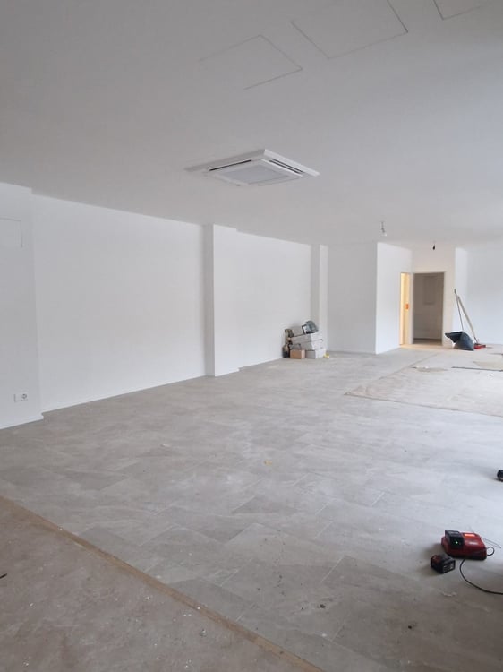 Geschäftssitz mit Arbeitsplatz für vier Handwerker in Leimbach 4