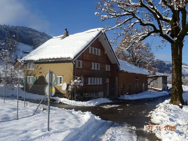 Charmantes 1.5-Zimmer-Bauernhaus in ruhiger Lage in Urnäsch 2