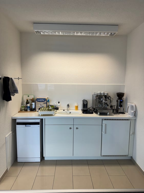 Möblierte, moderne 120m²-Bürofläche mit Parkplätzen / Kurzfristig/flexible Mietdauern möglich 12