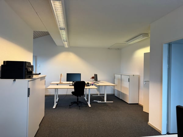 Möblierte, moderne 120m²-Bürofläche mit Parkplätzen / Kurzfristig/flexible Mietdauern möglich 6