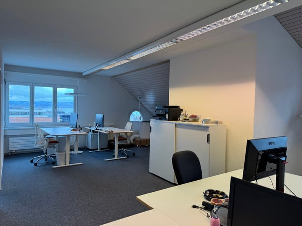 Möblierte, moderne 120m²-Bürofläche mit Parkplätzen / Kurzfristig/flexible Mietdauern möglich 3