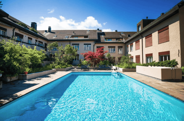 Moderne 1-Zimmer-Wohnung mit Balkon und Garage in Zürich Oerlikon 1