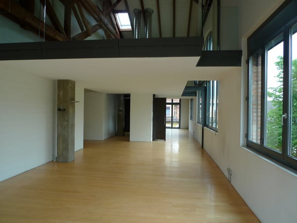 Einmalige Gelegenheit: Traumhafte Loft mit Galerie & großer Fensterfront zu verkaufen! 3