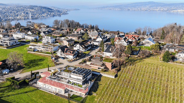 Sonnenverwöhnte 4.5-Zimmer-Terassenwohnung im steuergünstigen Wilen bei Wollerau 1