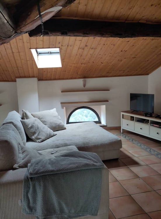 Affascinante appartamento arredato 1.5 locali con vista panoramica a Cabbio 2